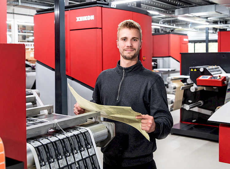 Become a manufacturing worker at Optimum Group™ Become a manufacturing worker at Optimum Group™
